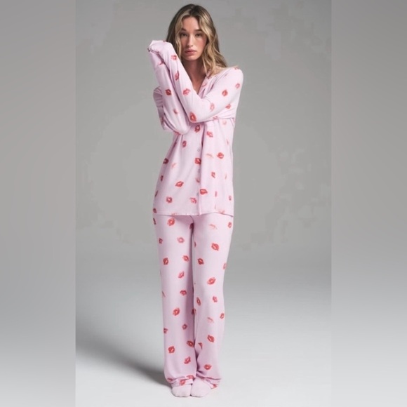 SKIMS Other - SKIMS Valentines Day 2024 Lip Print Pajama Set size XS